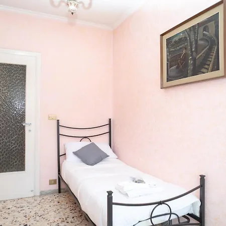 Charme Vintage And Comfort Two Steps From Metro A Daire *