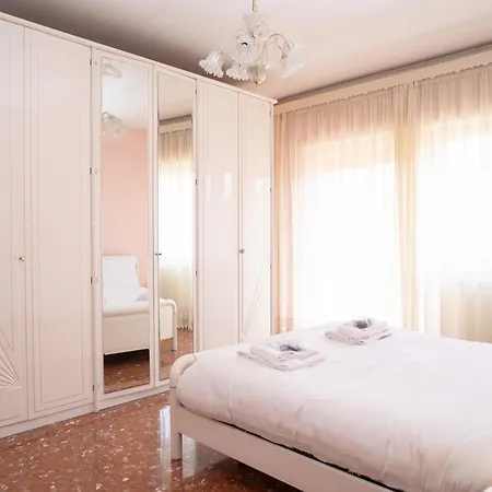 Daire Charme Vintage And Comfort Two Steps From Metro A Roma